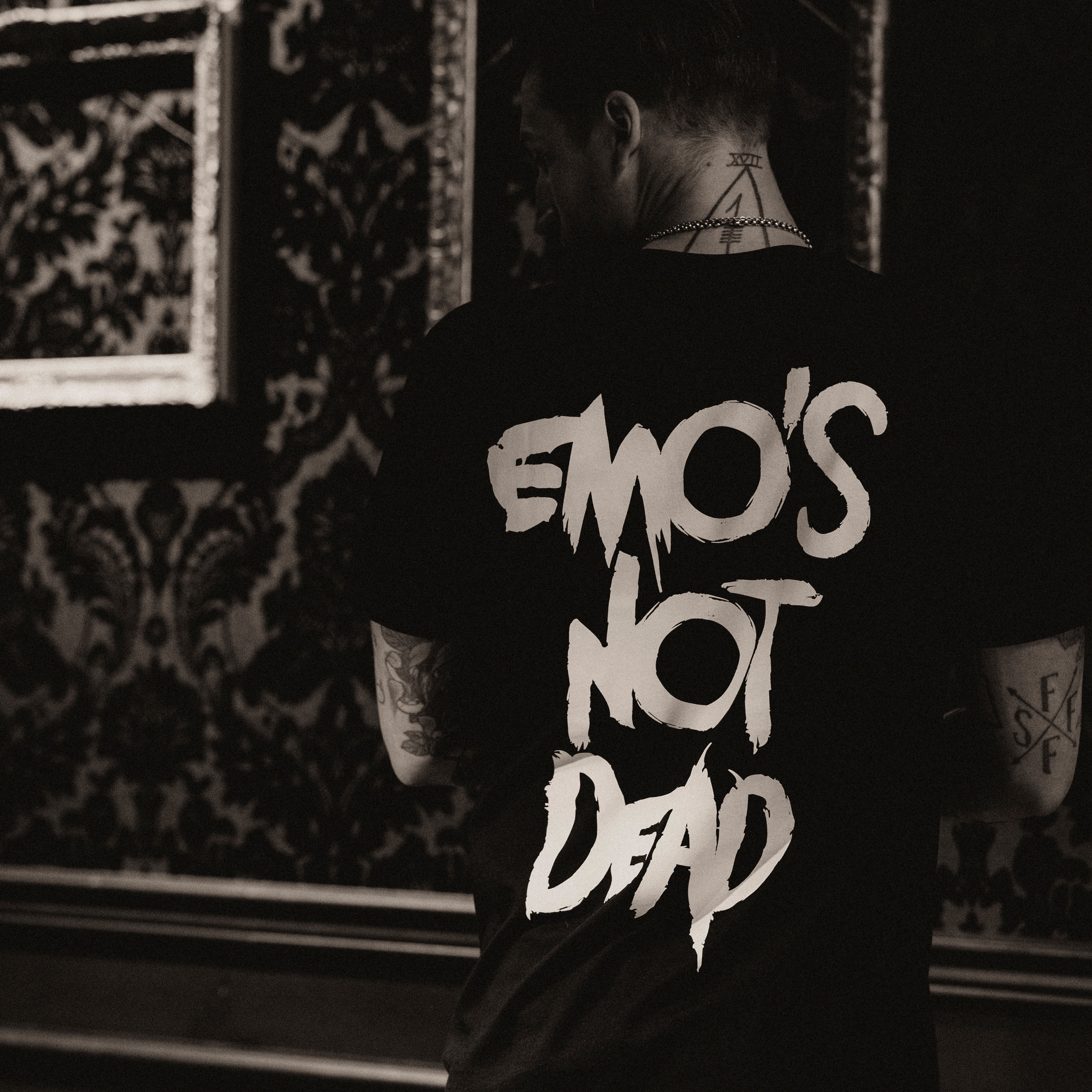 Emo&